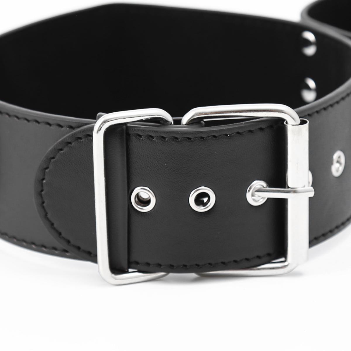 Collar with Restraints Black