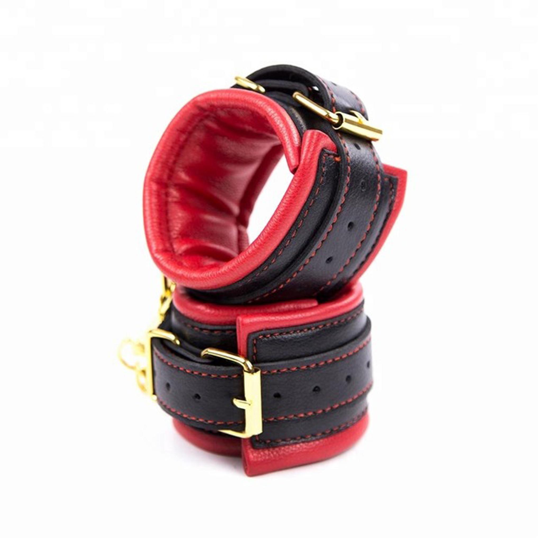 Wrist restraints black/red